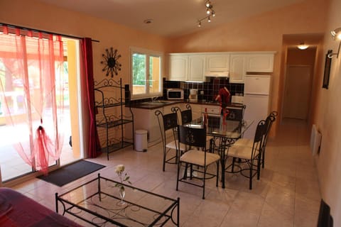 People, Photo of the whole room, Family