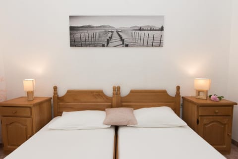 Photo of the whole room, Decorative detail, Decorative detail, Bedroom