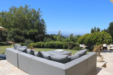 Luxury Serviced Villa in Constantia Villa in Cape Town