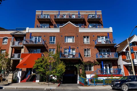 Facade/entrance