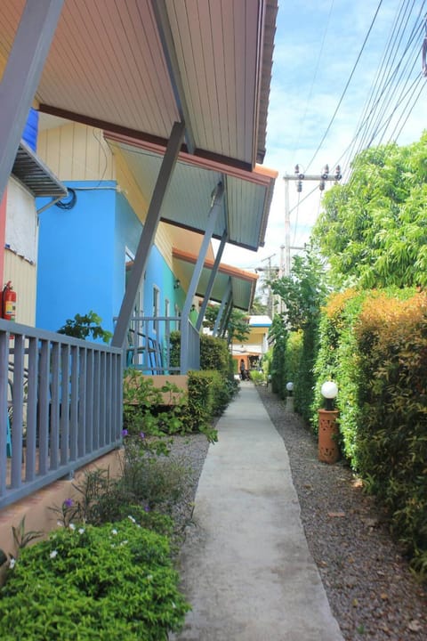 Baan Sri Lanta Sand Bed and Breakfast in Sala Dan