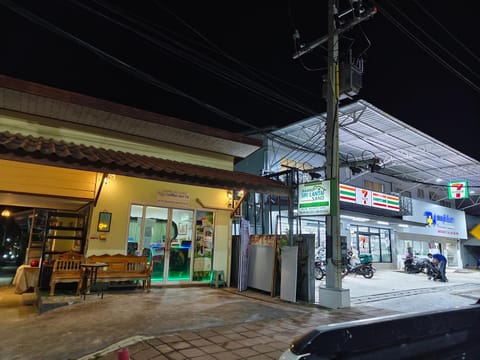 Baan Sri Lanta Sand Bed and Breakfast in Sala Dan