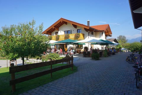 Cafe Wastelbauerhof - Urlaub auf dem Bauernhof Farm Stay in Grassau