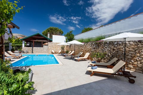 Patio, Natural landscape, Garden, Garden view, Swimming pool, sunbed