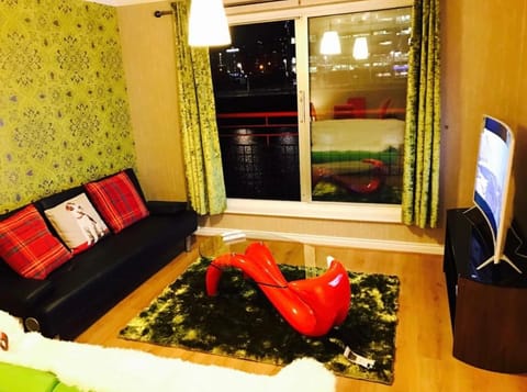 Glasgow City Centre Flat with River Views and Parking Apartment in Glasgow