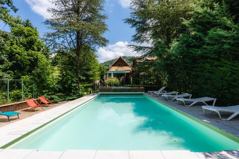Property building, Restaurant/places to eat, View (from property/room), Pool view, Swimming pool