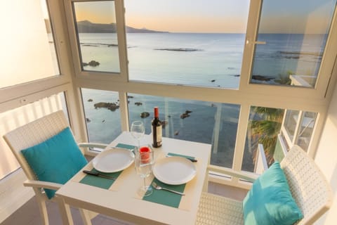 Nearby landmark, Balcony/Terrace, Dining area, Beach, Sea view