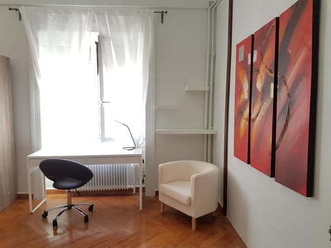 Errathens Pine Red and Taupe - Athens Center Apartment in Athens