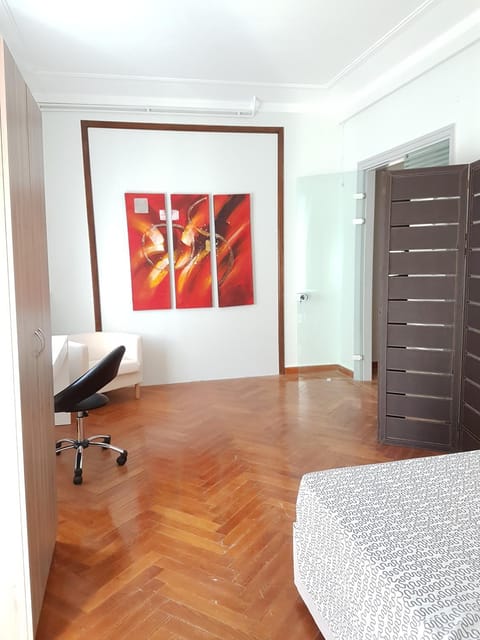 Errathens Pine Red and Taupe - Athens Center Apartment in Athens