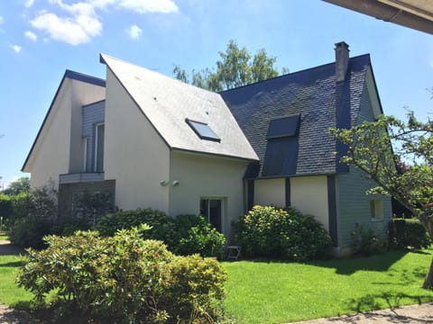 Property building, Facade/entrance, Garden