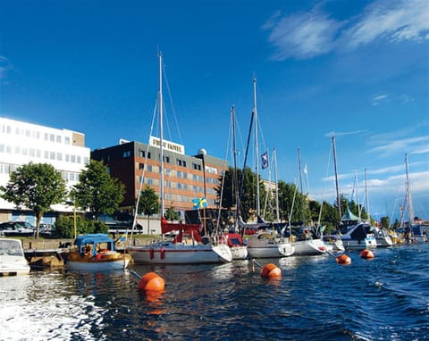 Facade/entrance, Natural landscape, Other, Area and facilities