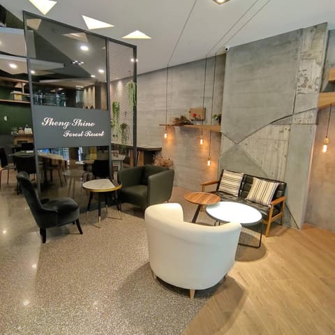 Restaurant/places to eat, Living room