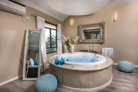 Hot Tub, Bedroom