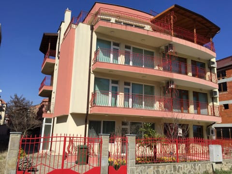 Property building, Nearby landmark, Facade/entrance, Spring, Day, Neighbourhood, Natural landscape, Summer, Billiard, Bowling, Casino, Children play ground, Darts, Fishing, Game Room, Horse-riding, Karaoke, Nightclub / DJ, Snorkeling, Floor plan, Beach, Aqua park, Tennis court, Diving, Evening entertainment, Autumn, On site, Supermarket/grocery shop, Shopping Area, Entertainment