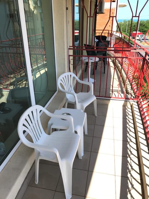 Balcony/Terrace, City view, Garden view, Street view