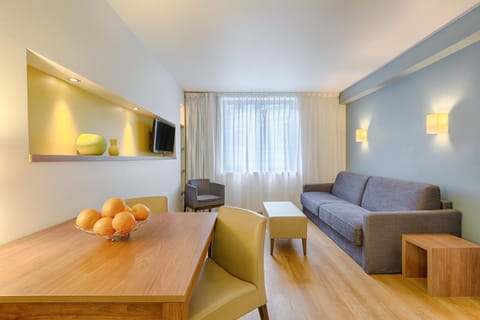 Living room, Dining area