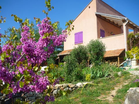 Property building, Spring, BBQ facilities, Garden, On site, Garden view, Mountain view, Swimming pool