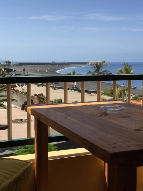 Nearby landmark, Restaurant/places to eat, Neighbourhood, Natural landscape, Beach, Supermarket/grocery shop
