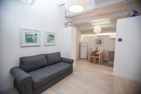 Living room, Photo of the whole room