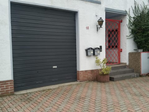Facade/entrance