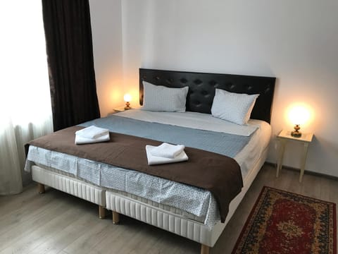 Bed, Day, Photo of the whole room, Bedroom, On site, bunk bed, towels
