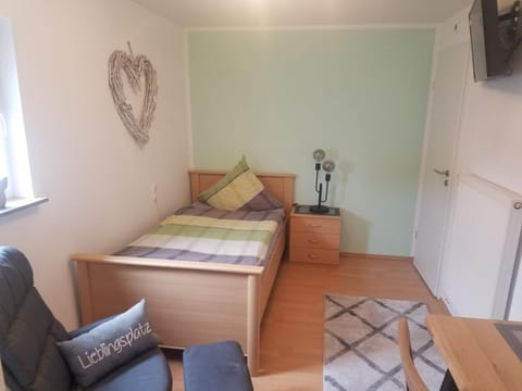 Bed, Photo of the whole room