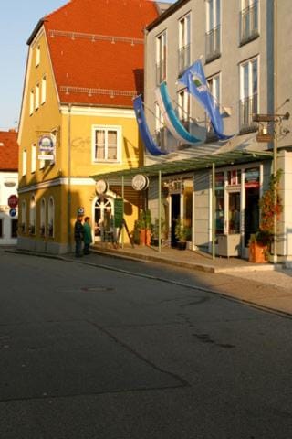 Restaurant/places to eat, Facade/entrance, Property logo or sign, Certificate/Award