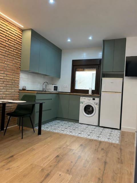 Kitchen or kitchenette, stove, washing machine