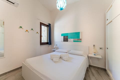 Bed, Photo of the whole room, Bedroom, towels, air conditioner