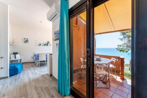 Natural landscape, View (from property/room), Balcony/Terrace, Kitchen or kitchenette, Dining area, Sea view