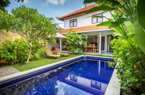 Property building, Pool view