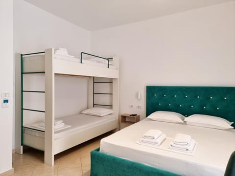 Bed, Bedroom, bunk bed