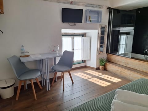 Decorative detail, Bedroom, City view, Bath