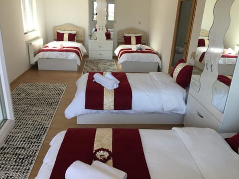 Bed, Photo of the whole room, Mountain view