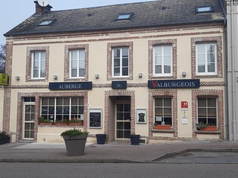 Property building, Restaurant/places to eat