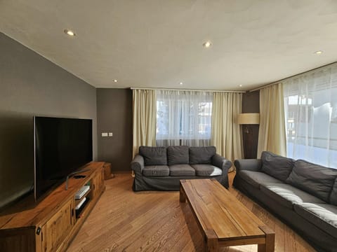 Communal lounge/ TV room, Living room