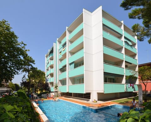 Facade/entrance, Swimming pool
