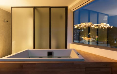 Night, Hot Tub, City view, Landmark view