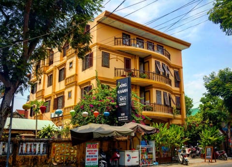 Facade/entrance