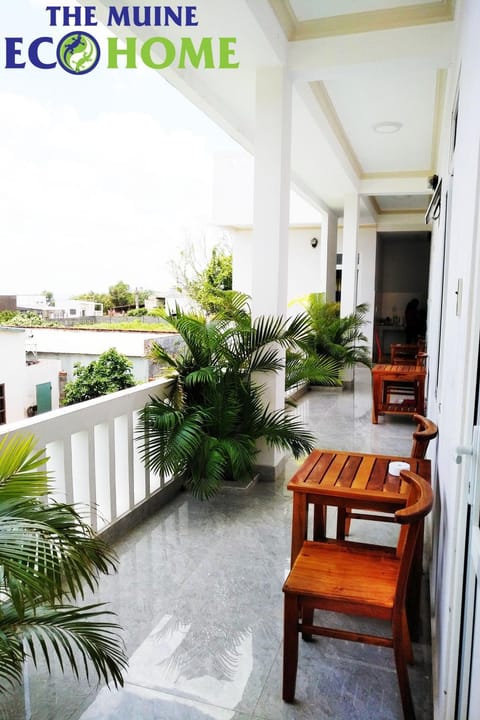 View (from property/room), Balcony/Terrace, Seating area