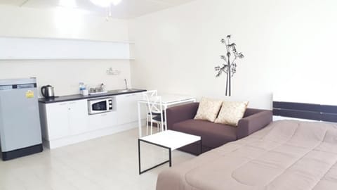 Kitchen or kitchenette, Communal kitchen