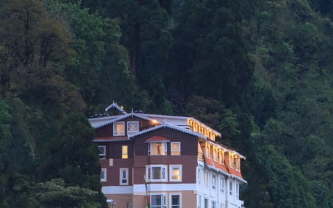 Property building, Natural landscape, Area and facilities