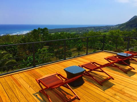 Communal lounge/ TV room, Balcony/Terrace, Balcony/Terrace, Lounge or bar, Seating area, Garden view, Garden view, Mountain view, Mountain view, Sea view, Sea view