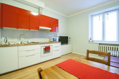 Bed, Coffee/tea facilities, Kitchen or kitchenette, Living room, Seating area, Dining area