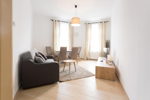 Patio, Communal lounge/ TV room, Bed, Day, TV and multimedia, Kitchen or kitchenette, Living room, Decorative detail, Decorative detail, Seating area, Dining area, Communal kitchen