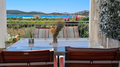 Patio, Day, View (from property/room), Balcony/Terrace, Seating area, Dining area, Sea view