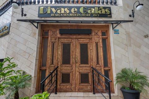 Facade/entrance, Day, Location