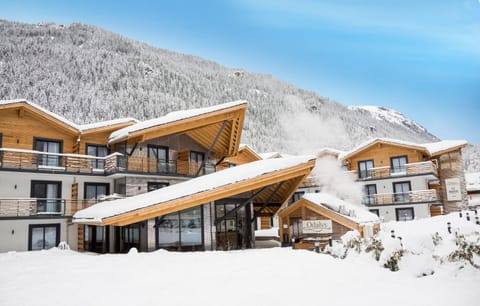 Facade/entrance, Winter