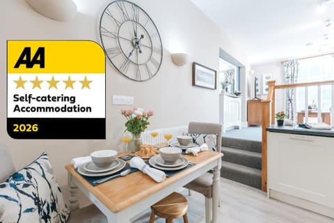 Ironbridge View Townhouse WINNER 2026 UK MOST PICTURESQUE SELF-CATERING HOLIDAY HOME & WINNER SELF-CATERING ACCOMMODATION OF THE YEAR 2025 House in Tontine Hill