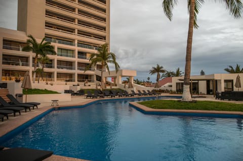 Swimming pool, Swimming pool